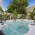 Natural Harmony ,luxury Oasis & Hot Tub Apartmán *