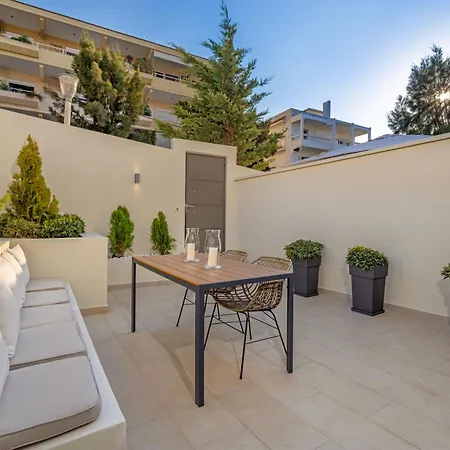 Natural Harmony ,luxury Oasis & Hot Tub Apartment Rhodes City