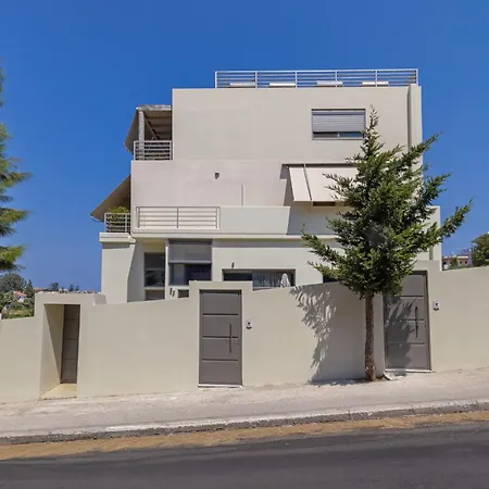 Natural Harmony ,luxury Oasis & Hot Tub Apartment Rhodes City