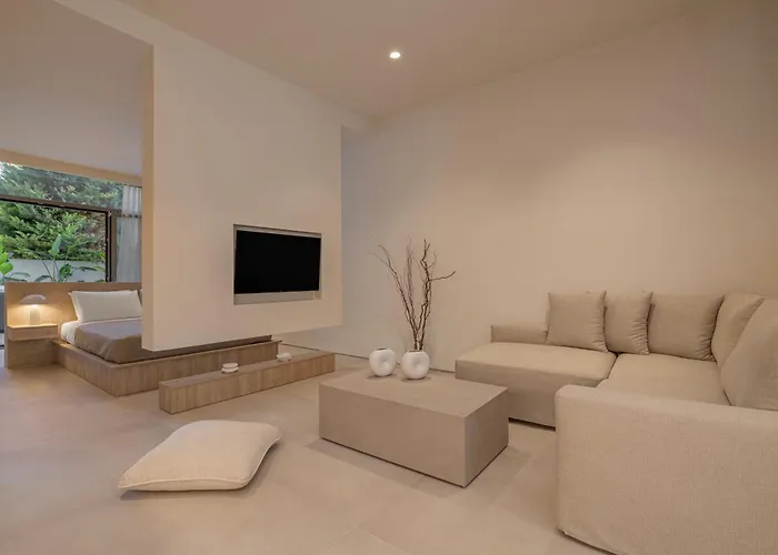 Natural Harmony ,luxury Oasis & Hot Tub Apartment Rhodes City