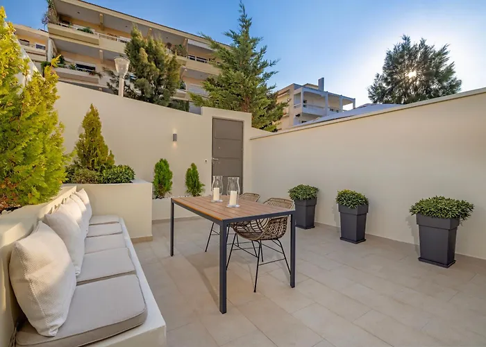 Natural Harmony ,luxury Oasis & Hot Tub アパート Rhodes City