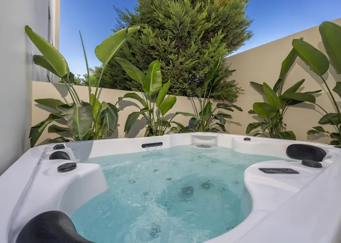 Natural Harmony ,luxury Oasis & Hot Tub Apartment *